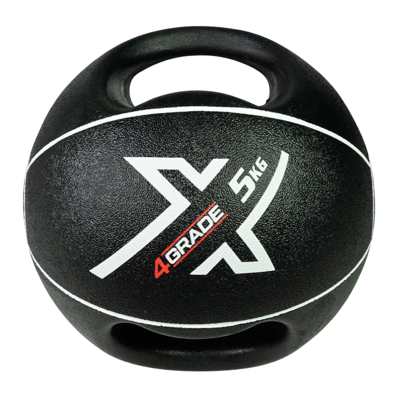 Detal podwójnych uchwytów w medicine ball 4GRADE, zapewniających pewny chwyt.