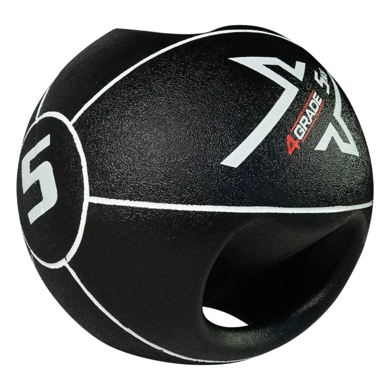 Detal podwójnych uchwytów w medicine ball 4GRADE, zapewniających pewny chwyt widziana z boku.