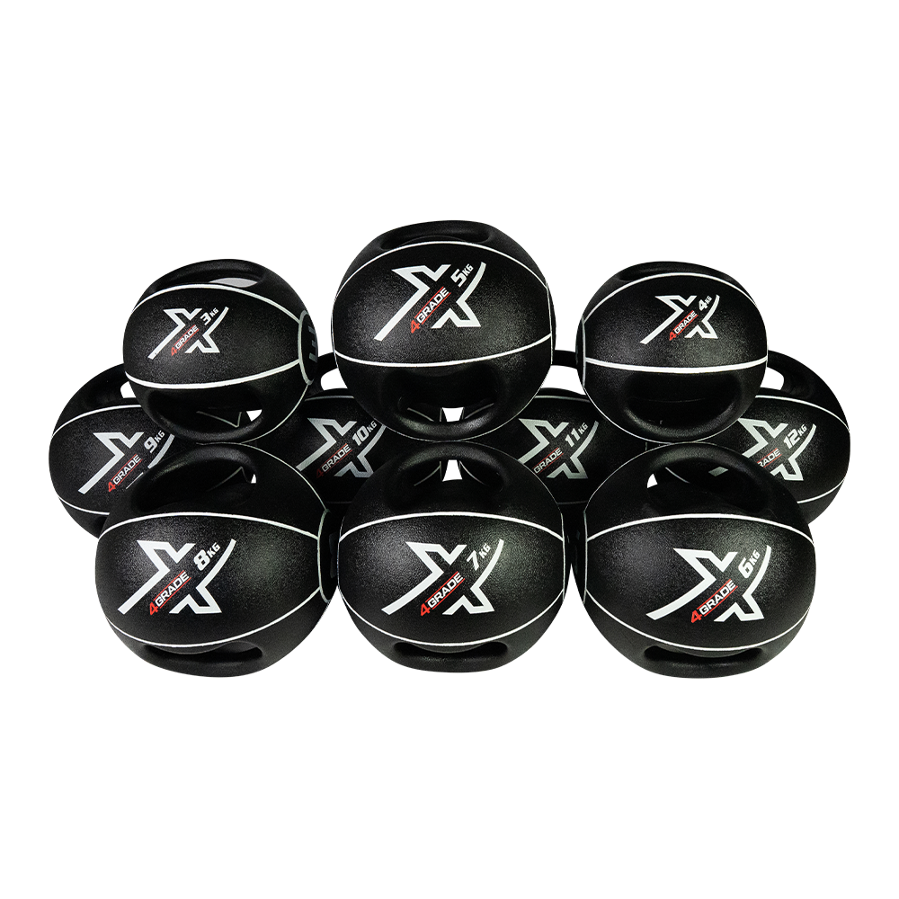 pilki-lekarskie-z-uchwytami-4grade Czarne piłki lekarska z dwoma uchwytami 4GRADE, idealna do treningu funkcjonalnego.