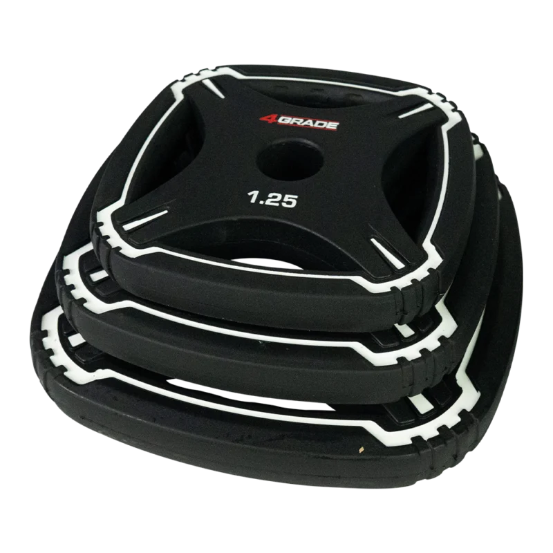 Zestaw talerzy do Body Pump 4GRADE w użyciu, widoczne uchwyty do ćwiczeń